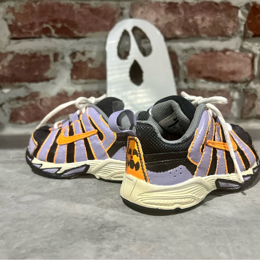 Hand painted custom Nike size 6c